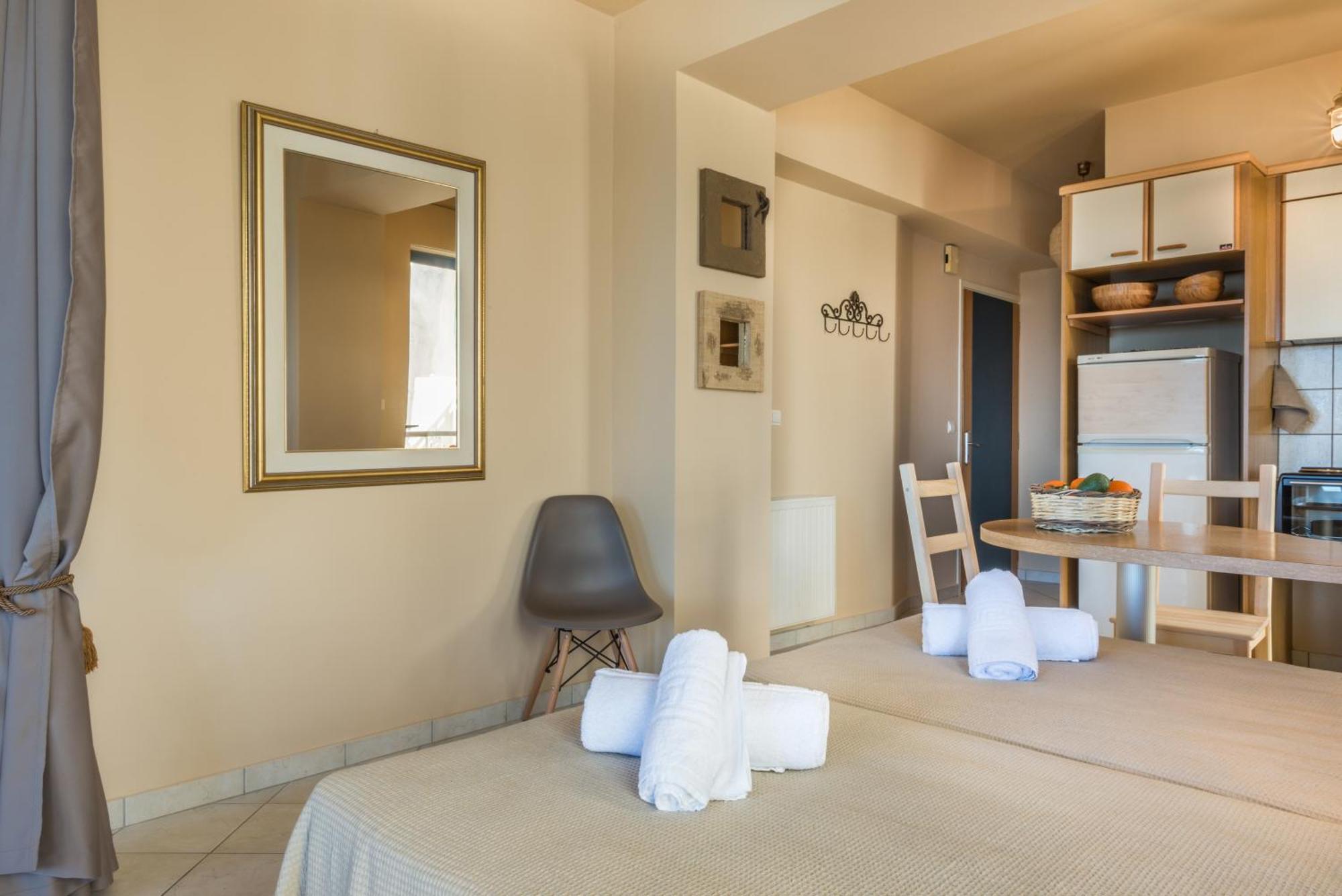 Nais Apartments & Studios Hriszí Aktí Haniá Szoba fotó